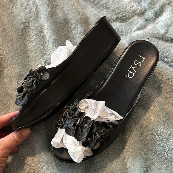 Comfortable Low Platform Wedge Black Flower Slide Sandals-sz 8.5-9 - Picture 4 of 8